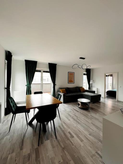 Skylark - Singapore Penthouse With Jacuzzi & Panoramic View Braşov Extérieur photo
